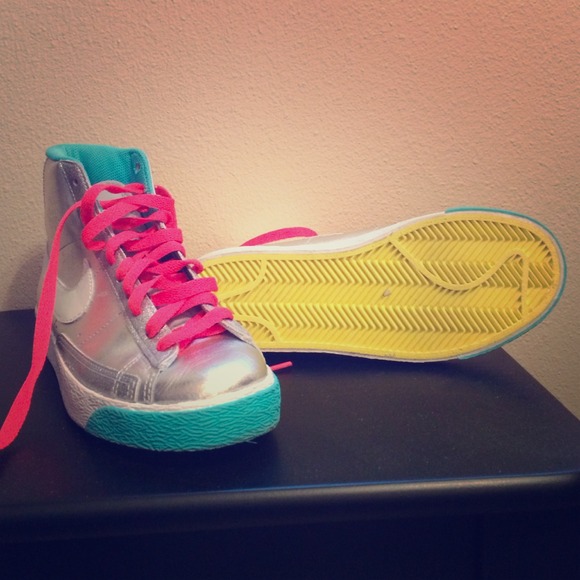 Nike high top sneakers, only worn once!