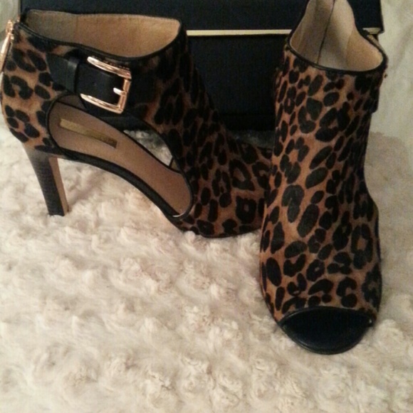 Louise et Cie "Olivia" Leopard Brown Ankle Boot - Picture 4 of 4