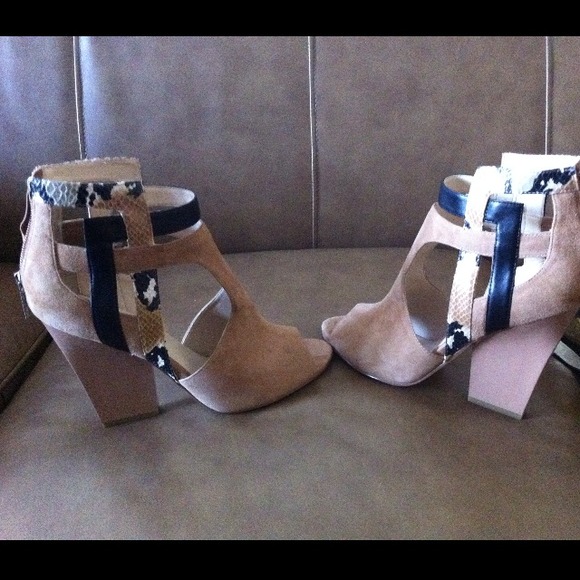 Shoes like new. Wore one time - Picture 3 of 4