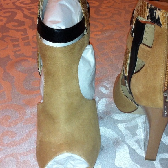 Shoes like new. Wore one time - Picture 4 of 4