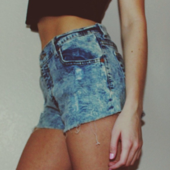 🔴SOLD🔴Vintage Inspired Levi's Cutoffs