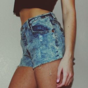 🔴SOLD🔴Vintage Inspired Levi's Cutoffs