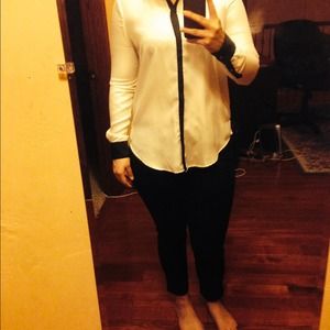 NWOT adorable dressy B&W shirt with cute collar!