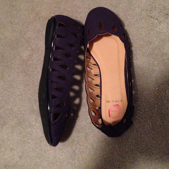 Shoes - Picture 2 of 2