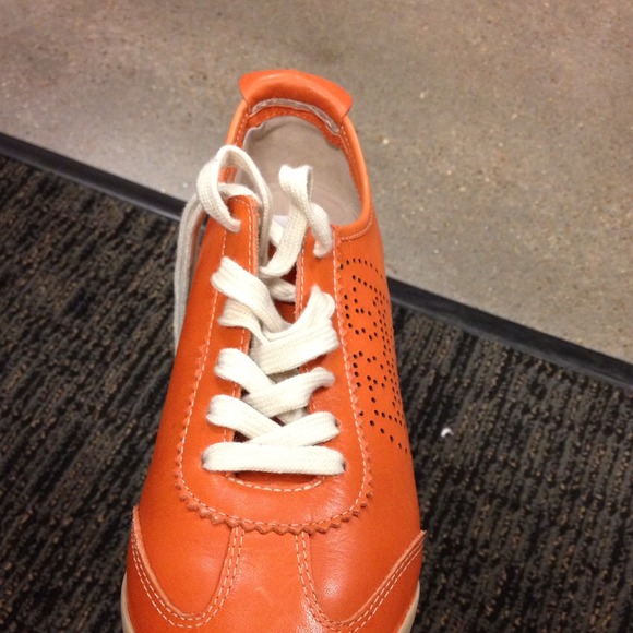 Tory Burch Perforated Sneakers, New, size 7 - Picture 1 of 2