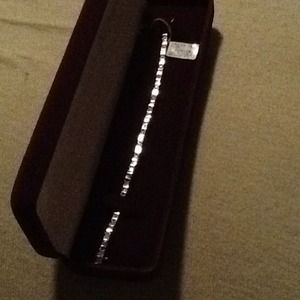 Beautiful diamond tennis bracelet