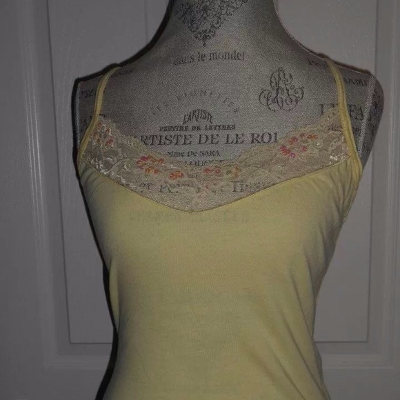 Super soft pale yellow tank w/ sequins Never Worn