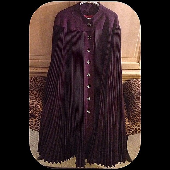 20 off Jackets & Blazers Chic and stylish eggplant pleated cape arm slits from Janice g's