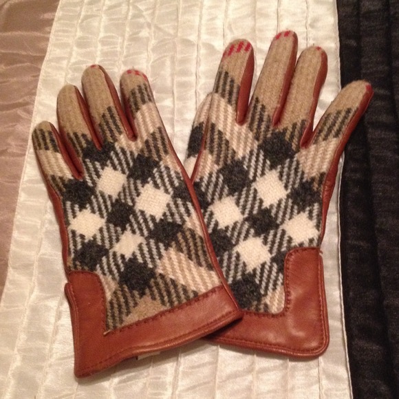 Authentic Burberry  gloves JUST REDUCED!!!!!!