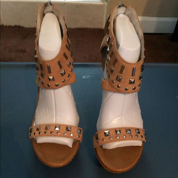 Guess studded nude sandal heels size 6.5