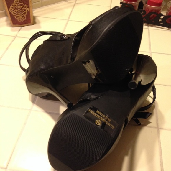 Black high heels - Picture 4 of 4