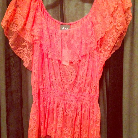 Coral top 🌻