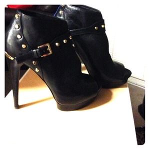 Michael Kors open toe Bootie Size 10