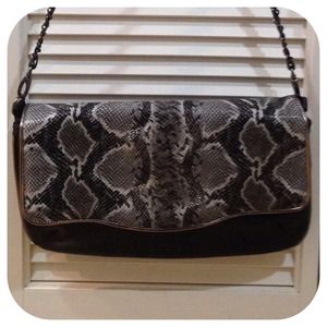 NEW - 2-in-1 Snakeskin Handbag/Clutch