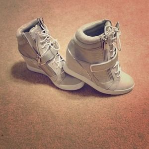 👏SOLD👏 NWOT Jennifer Lopez wedge sneakers