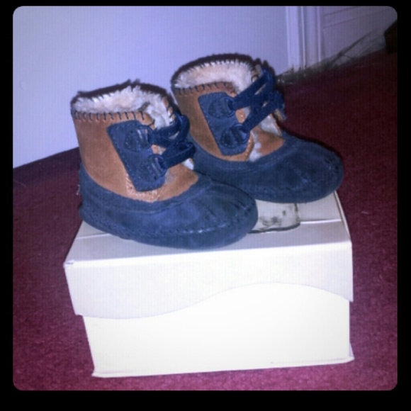 Baby boy UGGS - Picture 1 of 4
