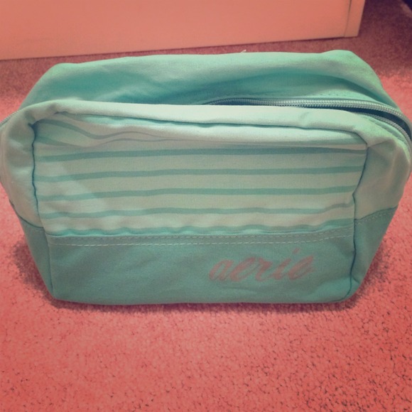 Aerie travel bag