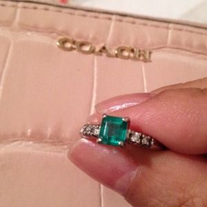 💚Genuine emerald 18kt WG ring
