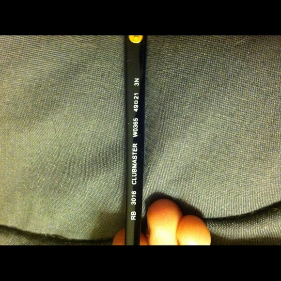 ✋ SOLD ✋Ray bans - Picture 2 of 4