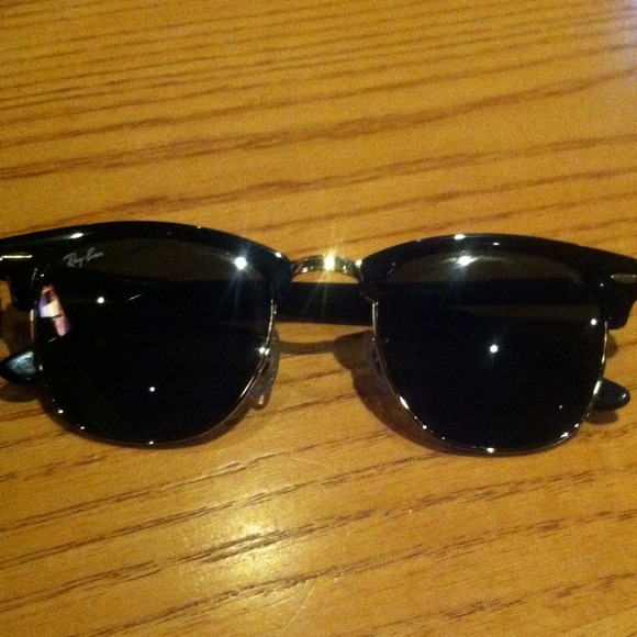 ✋ SOLD ✋Ray bans - Picture 3 of 4