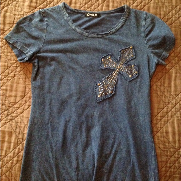 🚫 BUNDLED! 🚫 Cross T-shirt