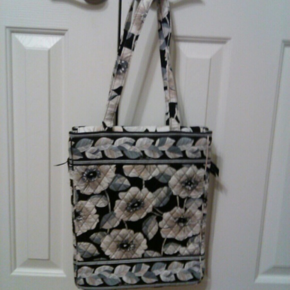 Vera Bradley laptop case holds up to 20" comp