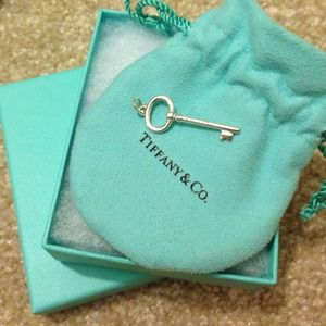 Tiffany&Co- Tiffany Keys Oval key pendanf