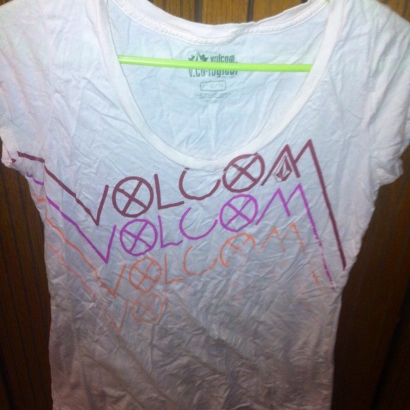 🔴BUNDLED🔴Volcom Stone peach Vneck.💟 - Picture 1 of 2