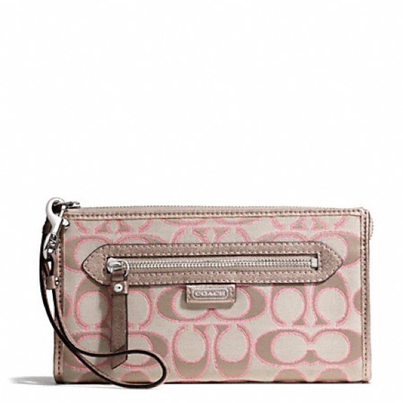 ⛔Sold⛔Coach daisy zipper Wristlet wallet clutch