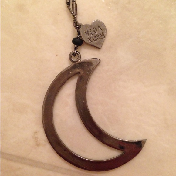 Vida kush moon crescent necklace
