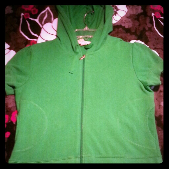Green short sleeved jacket