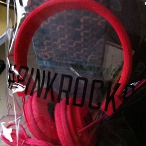 Vs pink headphones