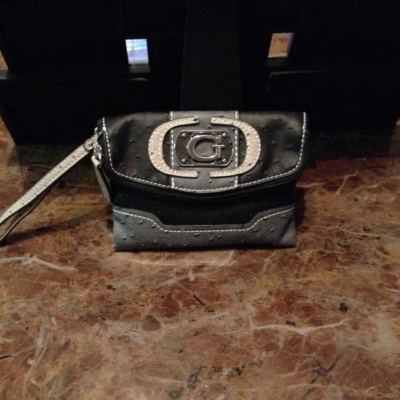 #56-    New  Authentic  Guess Wristlets - Picture 1 of 4