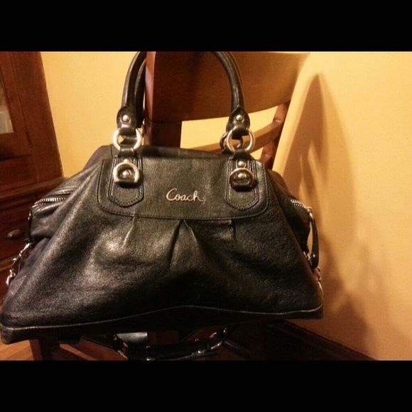 **Reduced** AUTHENTIC Large COACH Satchell