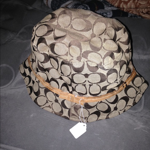 😲sold😲 coach hat