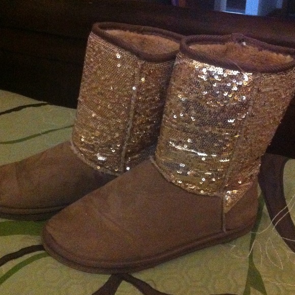 Gold sequin ugg-like boots!
