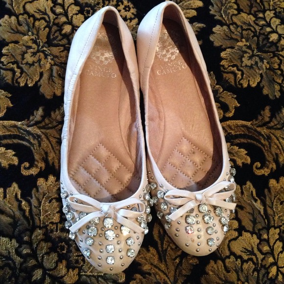 Vince Camuto nude ballet flats