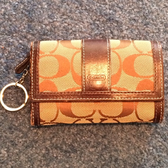 🚫SOLD🚫Coach Signature stripe clutch wallet