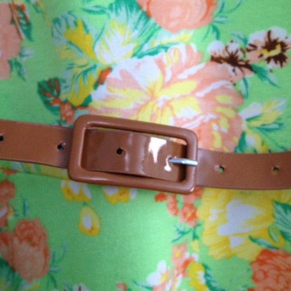 New light green belted dress - Picture 2 of 3