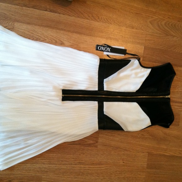 AMAZING leather accent dress! - Picture 4 of 4