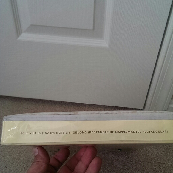 Ralph lauren table cloth - Picture 2 of 3