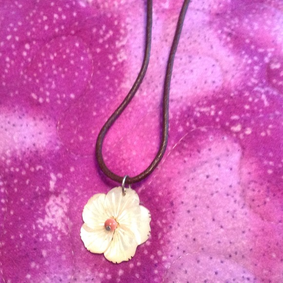 Flower necklace - Picture 1 of 1