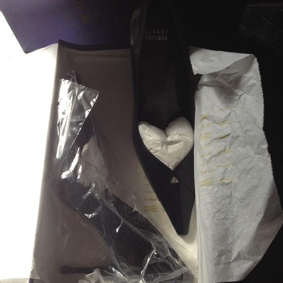 Stuart Weitzman navy pump. Size 9.5M
