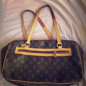 🎉🎉MARKDOWN💲💲💲‼️‼️Authentic Louis Vuitton bag