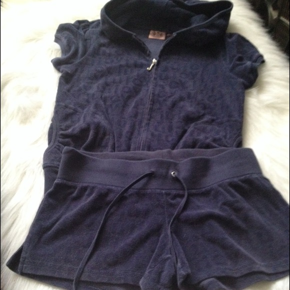 SOLD Juicy Couture set of jacket and shorts💙💙