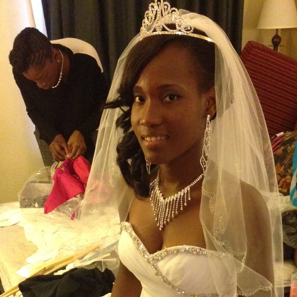 Wedding necklace, earrings and tiara