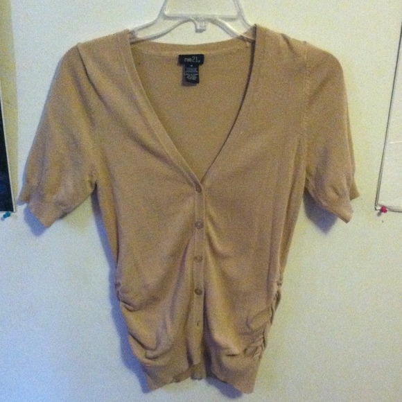 Cute rue21 button up cardigan. Synchs at waist.