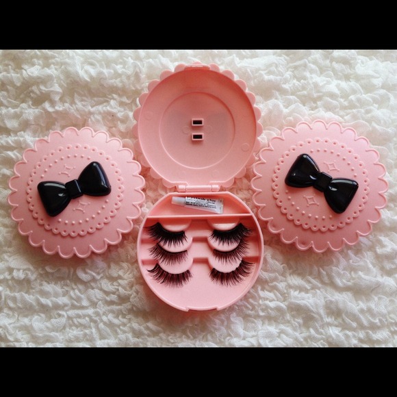 False Eyelash Kit