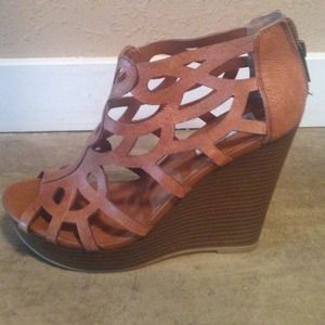 ☀️Steve Madden Leather Wedge☀️