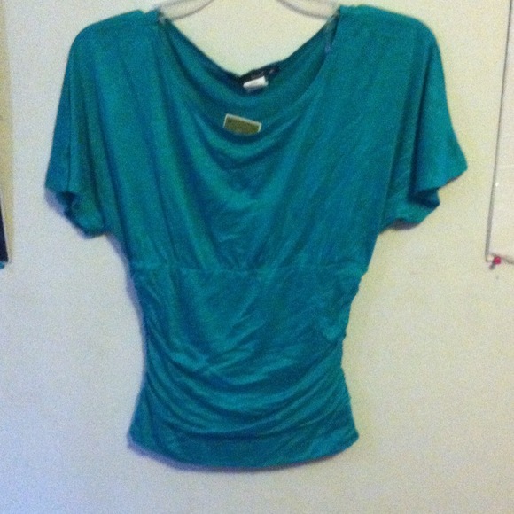 Jade green soft shirt. NWT. Synchs at sides. - Picture 1 of 3
